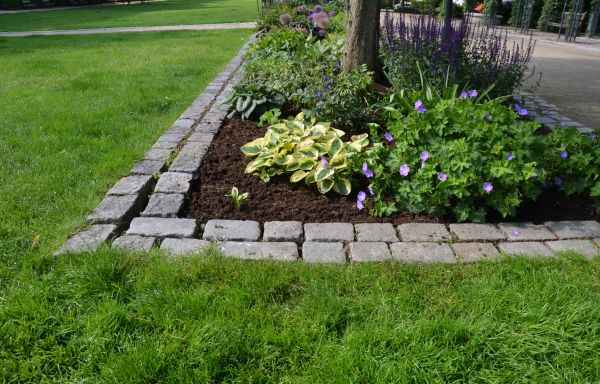 Flower Bed Mulching in Yakima